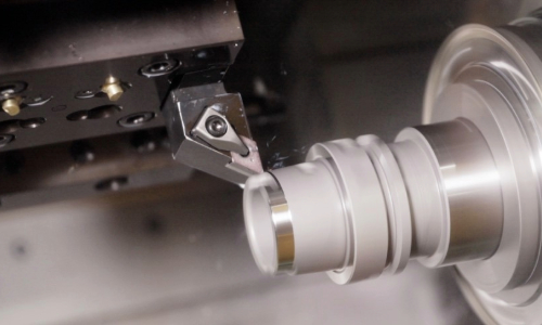 Hartdrehen der Aussen- und Innenkonturen des Werkstücks